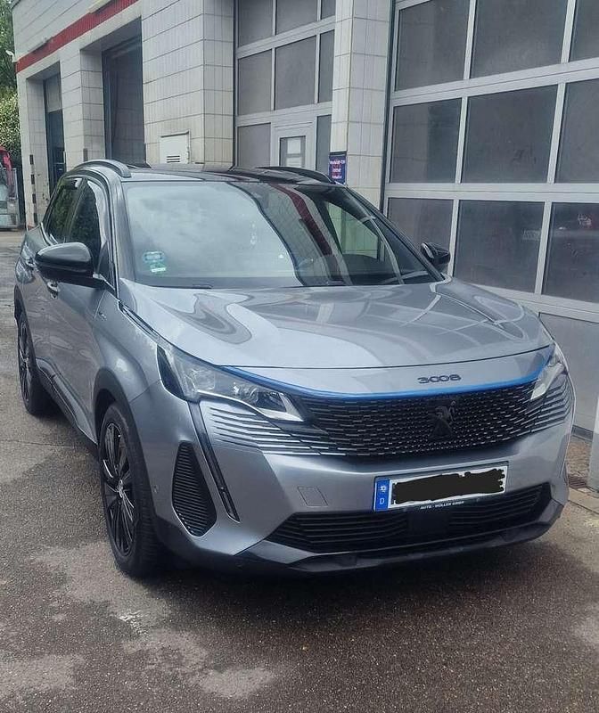 Grau Gebraucht 2021 Peugeot 3008 GT SUV | 30.800 € (Teuer) - Bild 1/4