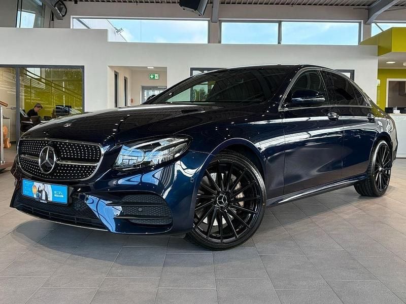 Blau Gebraucht 2019 Mercedes E400 AMG line Limousine | 38.595 € (Fairer Preis) - Bild 1/4