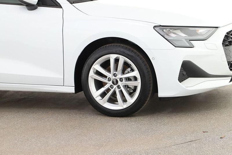 Second-hand Audi A3 Advanced 150 CP (110 kW) 2025 Alb Berlinǎ