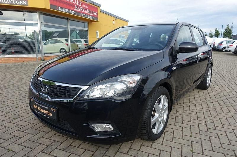 Grau Gebraucht 2010 Kia Ceed Spirit Limousine | 4.950 € (Fairer Preis) - Bild 1/4