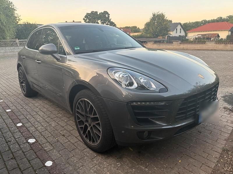 Grau Gebraucht 2014 Porsche Macan S SUV | 26.500 € - Bild 1/4