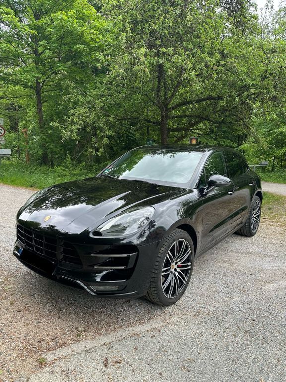 Schwarz Gebraucht 2018 Porsche Macan Turbo Performance Package SUV | 32.000 € (Teuer) - Bild 1/4
