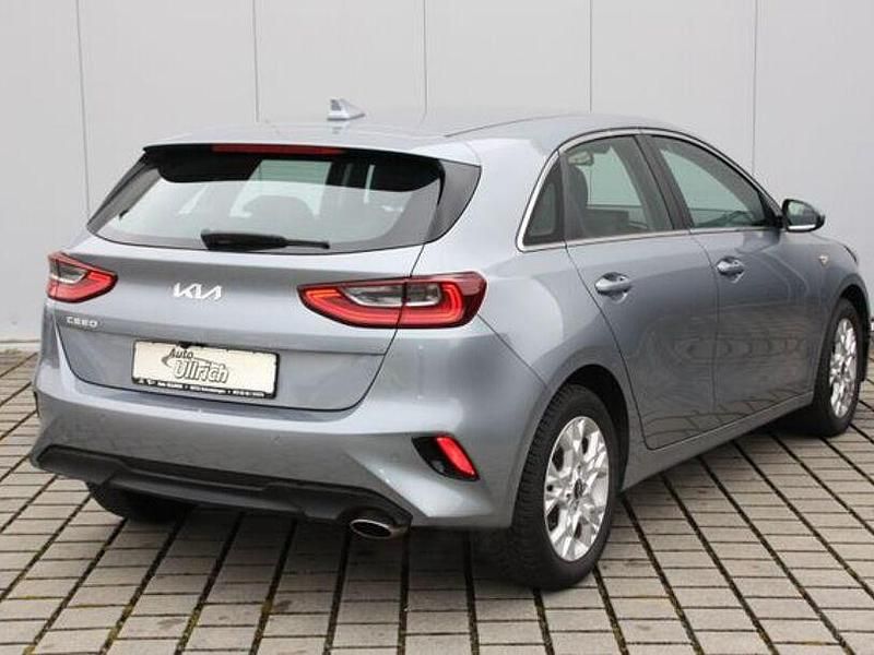 Gebraucht Kia Ceed Vision 120 PS (88 kW) 2022 Silber Kleinwagen
