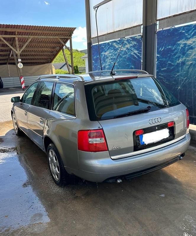 Grau Gebraucht 2003 Audi A6 Kombi | 2.349 € (Fairer Preis) - Bild 1/4