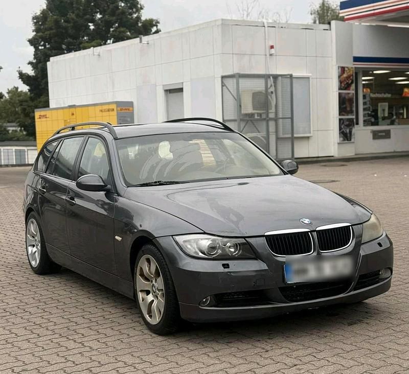 Silber Gebraucht 2006 BMW 320 Kombi | 1.499 € (Superpreis) - Bild 1/4