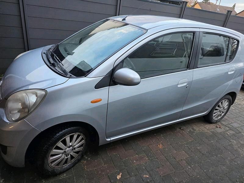 Gebraucht Daihatsu Charade 69 PS (50 kW) 2007 Silber Limousine