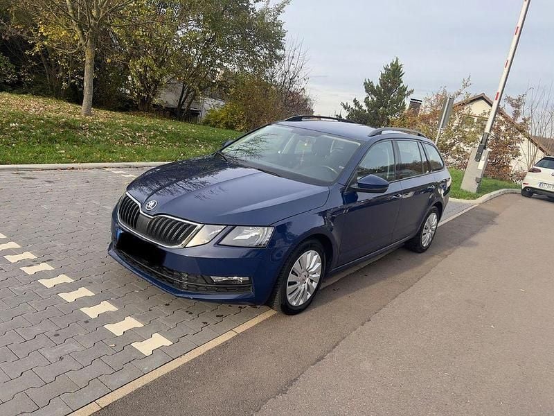Blau Gebraucht 2018 Skoda Octavia Clever Kombi | 9.900 € (Guter Preis) - Bild 1/4