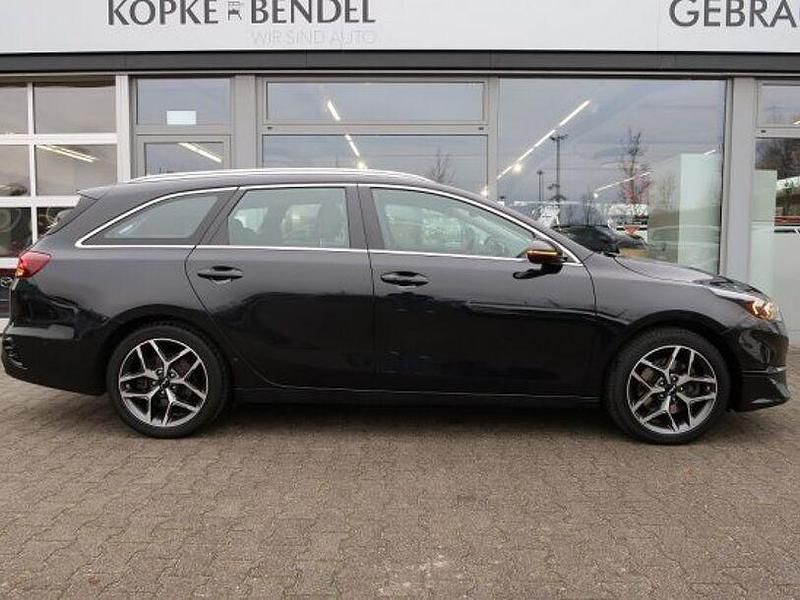Gebraucht Kia Ceed Sportswagon Spirit 160 PS (117 kW) 2022 Zilinaschwarz metallic Kombi