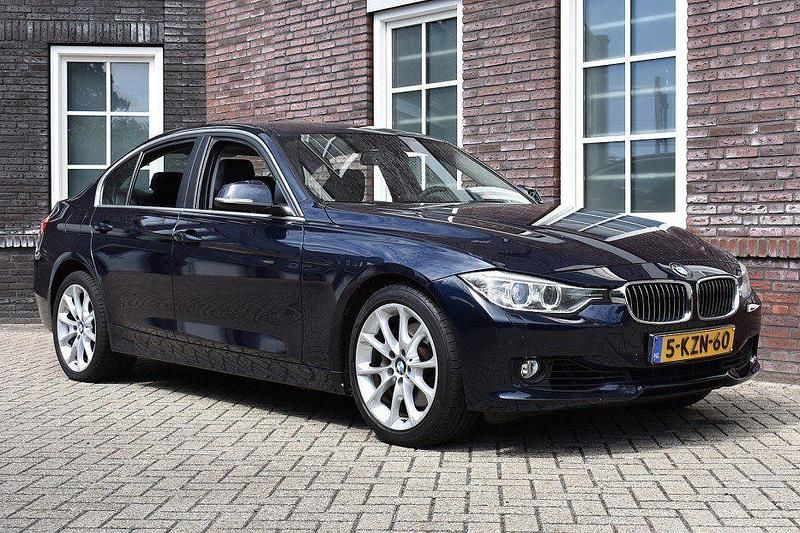 Blau Gebraucht 2013 BMW 335 Executive Limousine | 17.450 € (Guter Preis) - Bild 1/4