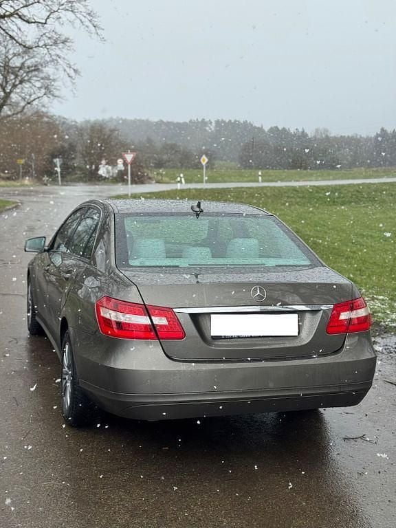 Gebraucht Mercedes E220 170 PS (125 kW) 2010 Grau Limousine