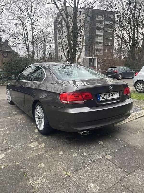 Gebraucht BMW 320 177 PS (130 kW) 2009 Braun Coupé