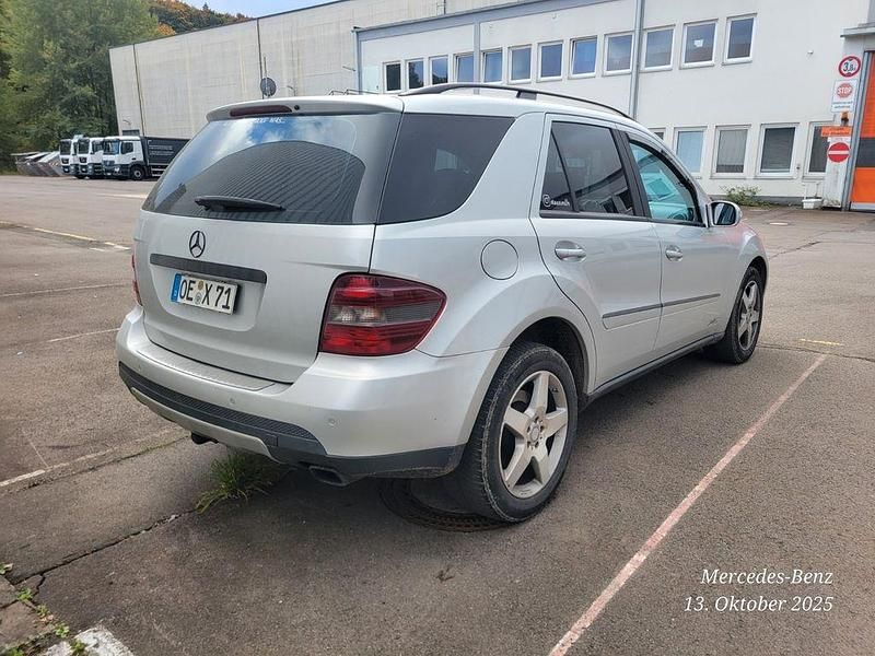 Silber Gebraucht 2006 Mercedes 280 SUV | 5.250 € - Bild 1/4