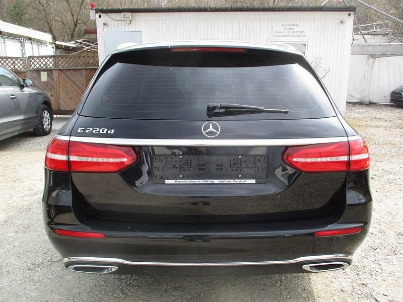 Gebraucht Mercedes E220 Avantgarde 194 PS (142 kW) 2017 Schwarz Limousine