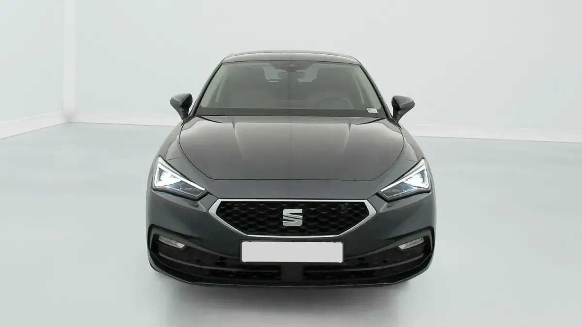 Gebraucht Seat Leon Business 116 PS (85 kW) 2024 Grau (gris magnetique) Limousine