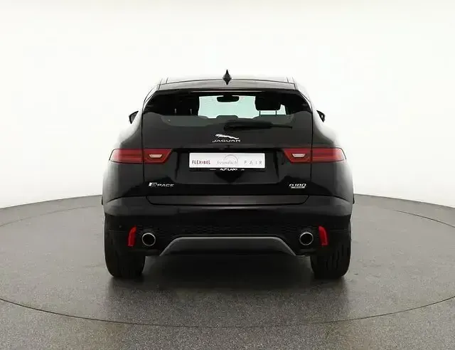 Używany Jaguar E-Pace S 179 KM (131 kW) 2019 Czarny SUV