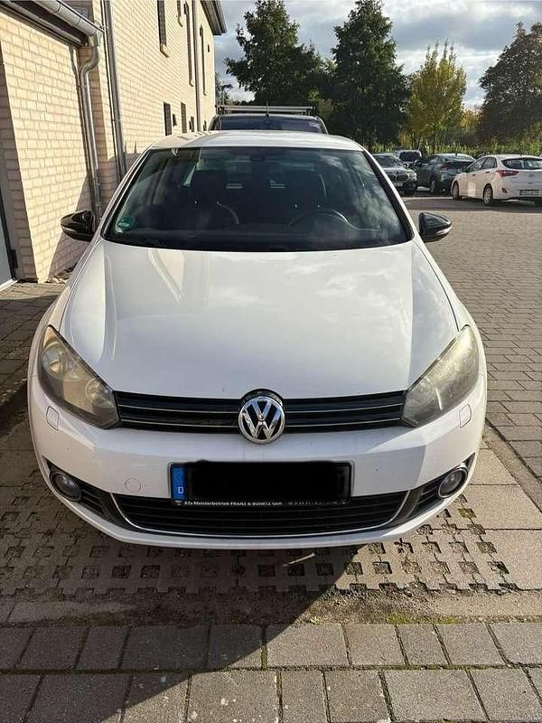 Weiß Gebraucht 2012 VW Golf VII Style Limousine | 6.600 € (Guter Preis) - Bild 1/4