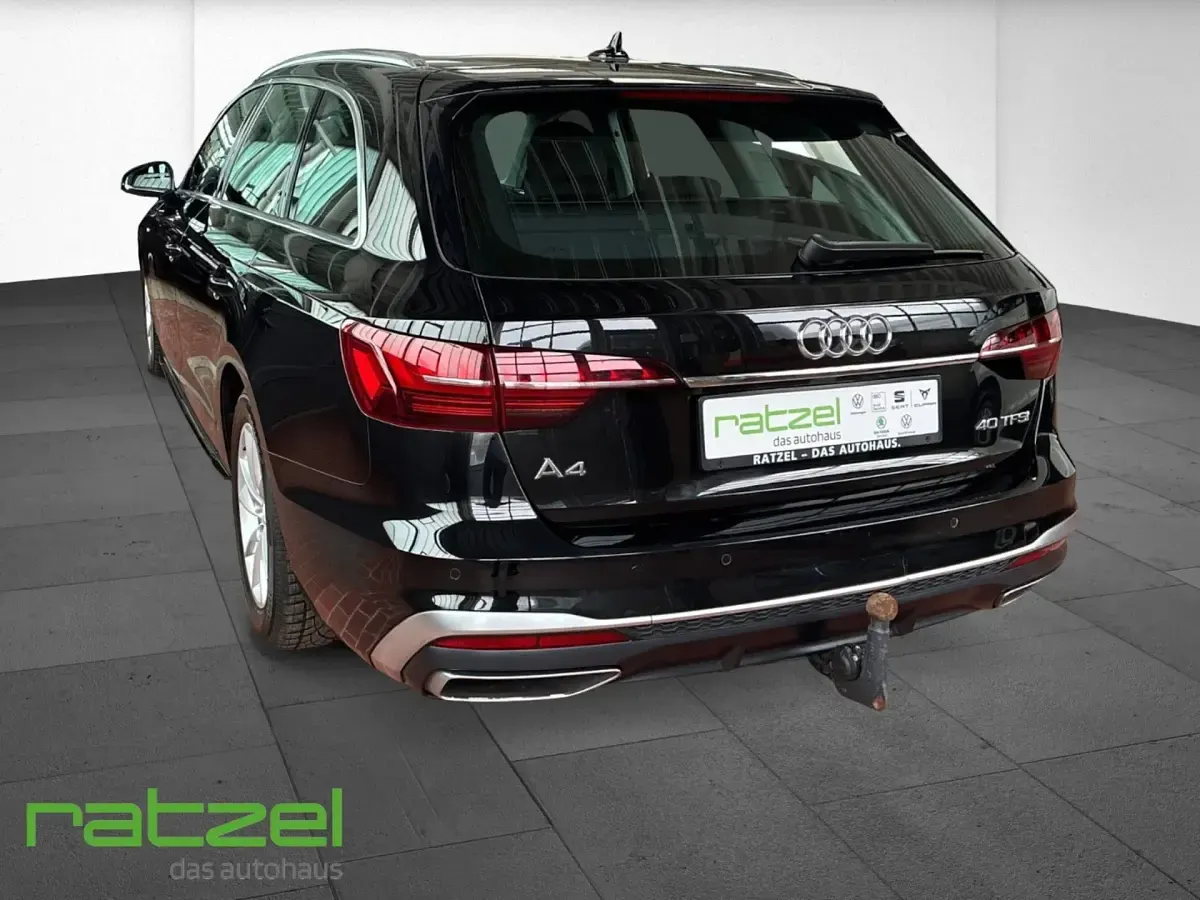 Używany Audi A4 S-Line 204 KM (150 kW) 2022 Czarny Kombi
