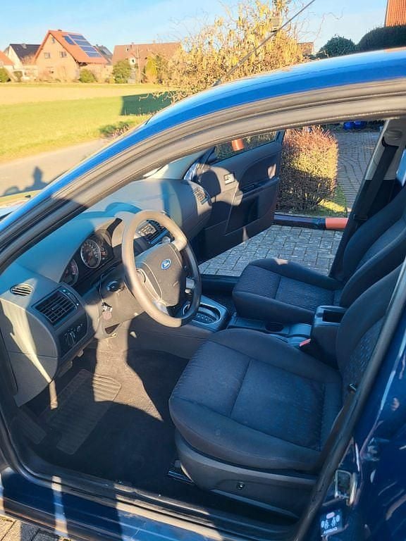 Gebraucht Ford Mondeo Ambiente 145 PS (106 kW) 2001 Blau Limousine
