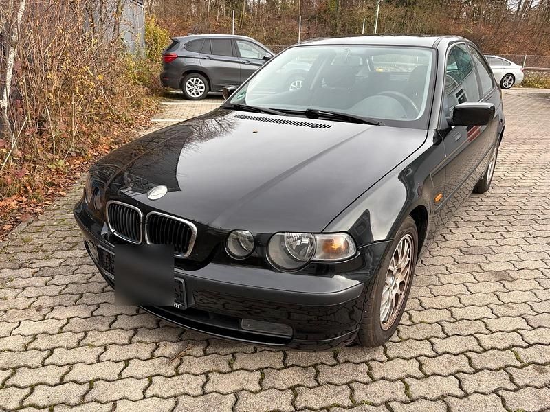 Schwarz Gebraucht 2002 BMW 318 Limousine | 2.800 € - Bild 1/4
