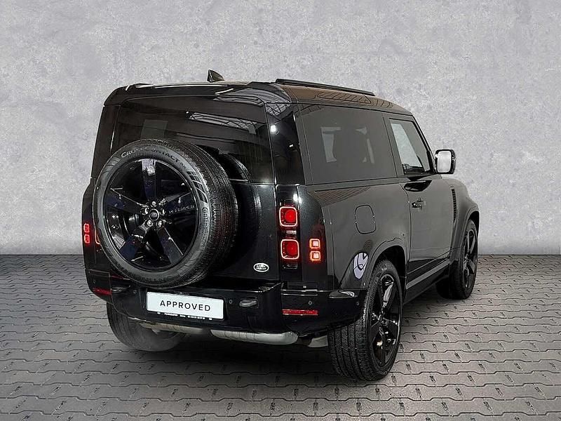 Gebraucht Land Rover Defender HSE Dynamic 202 PS (148 kW) 2022 Santorini black