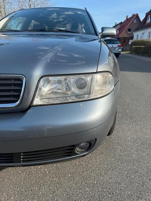 Gebraucht Audi A4 101 PS (74 kW) 2001 Grau Kombi