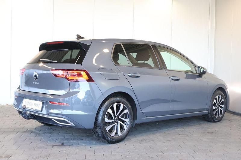 Gebraucht VW Golf VIII Active 150 PS (110 kW) 2022 Grau Limousine