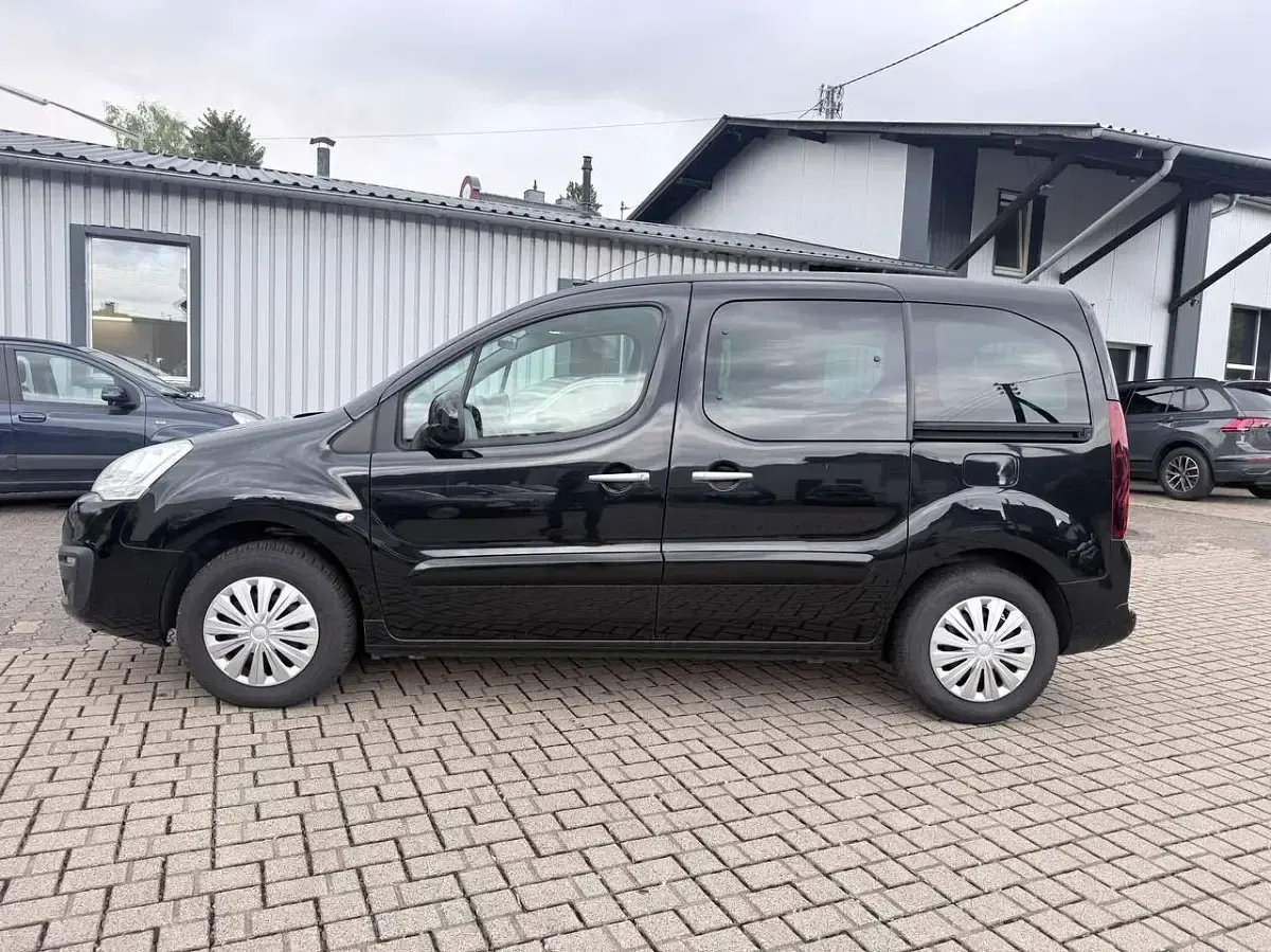 Used Citroën Berlingo SELECTION 110 HP (80 kW) 2017 Black Minivan