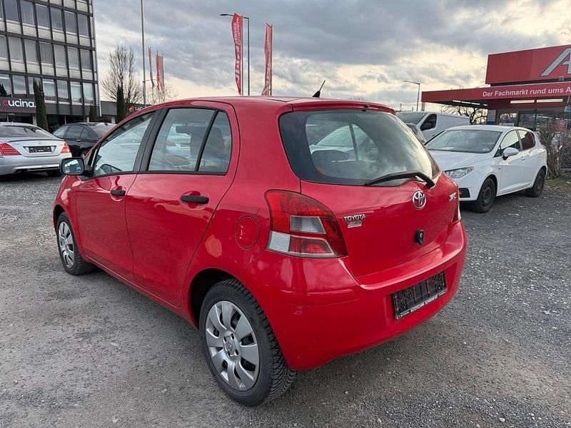 Gebraucht Toyota Yaris 69 PS (50 kW) 2010 Rot Kleinwagen