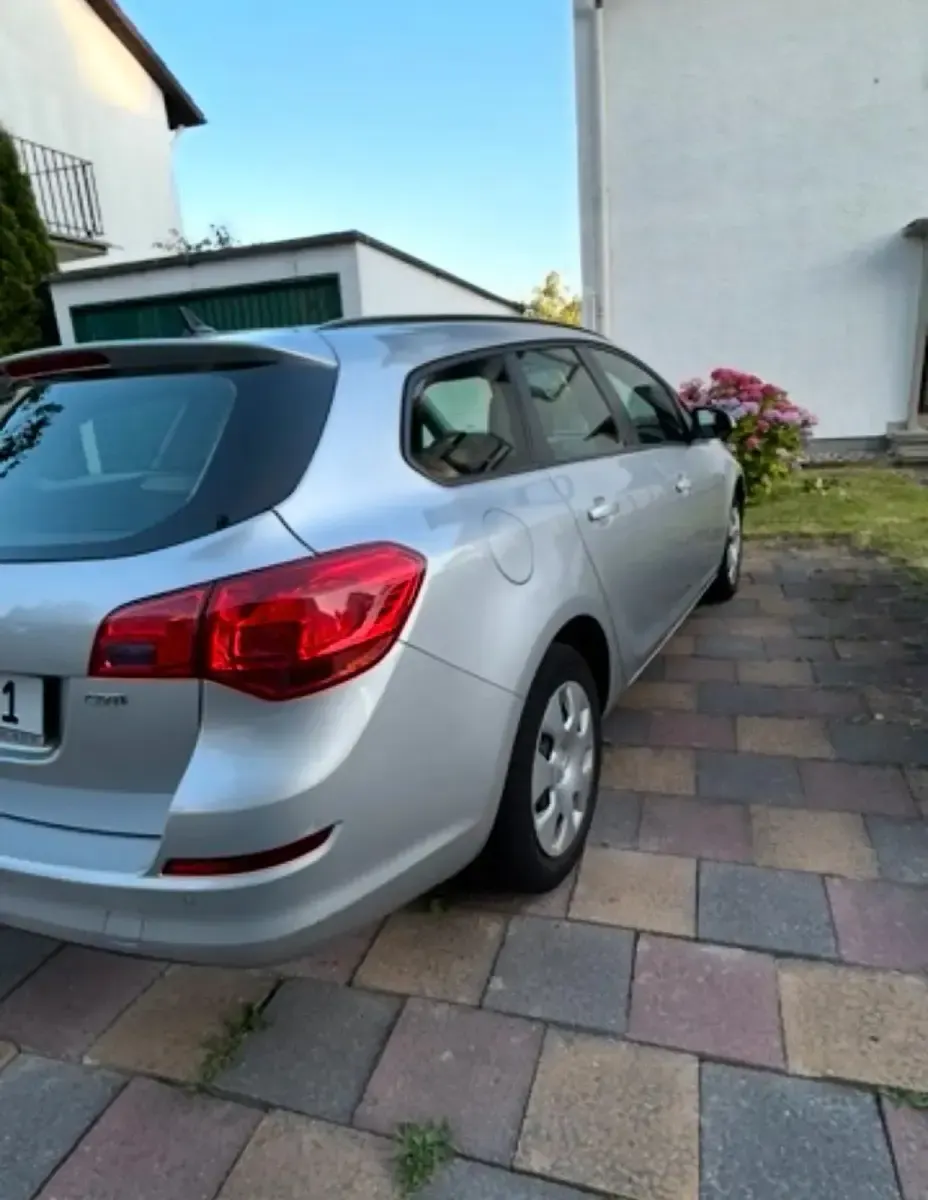 Gebraucht Opel Astra 110 PS (80 kW) 2012 Silber Kombi