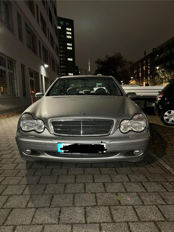 Silber Gebraucht 2001 Mercedes C200 Limousine | 2.650 € - Bild 1/4