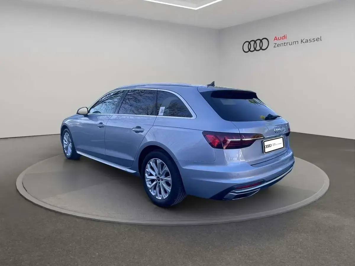 Gebraucht Audi A4 Sport 163 PS (119 kW) 2023 Florettsilber metallic Kombi