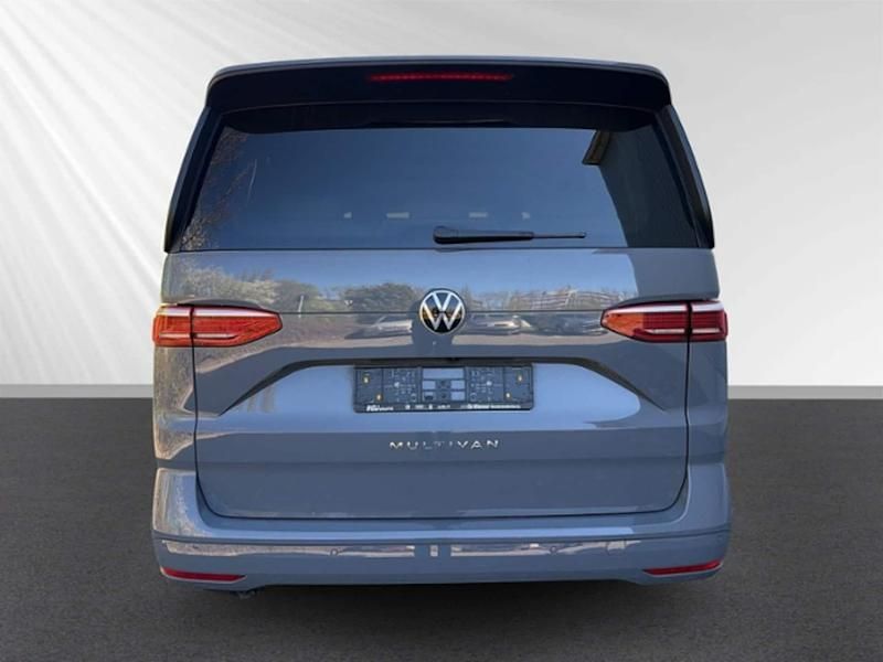 Second-hand VW Multivan Life 150 CP (110 kW) 2023 Monovolum