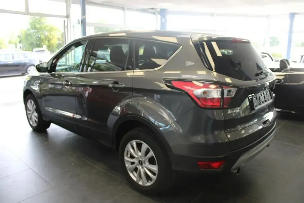 Gebraucht Ford Kuga Titanium 150 PS (110 kW) 2017 Grau SUV