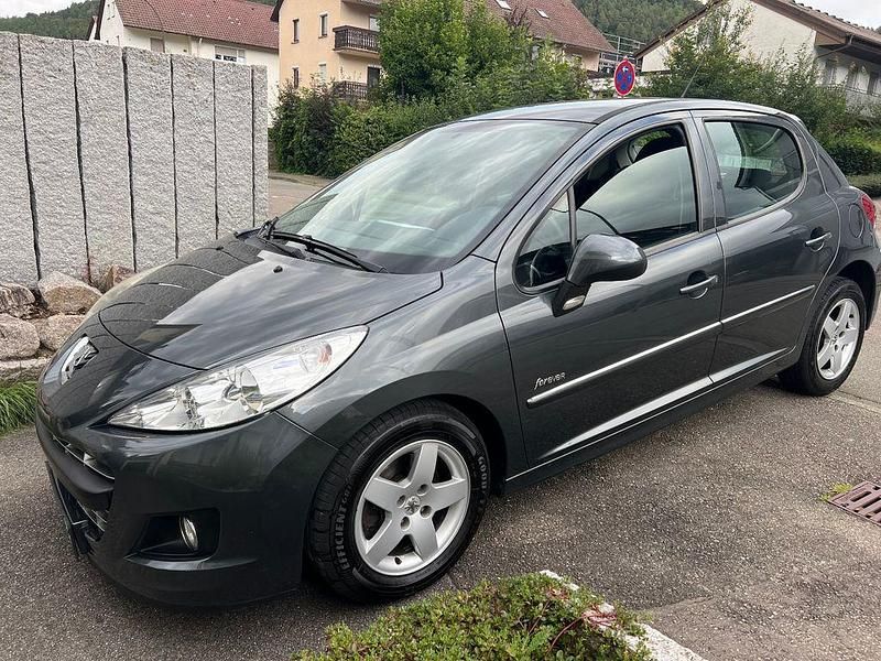 Grau Gebraucht 2012 Peugeot 207 Forever Limousine | 3.700 € (Fairer Preis) - Bild 1/4