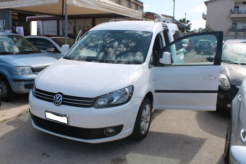 Weiß Gebraucht 2011 VW Caddy Trendline Van / Kleinbus | 6.800 € (Etwas zu teuer) - Bild 1/4