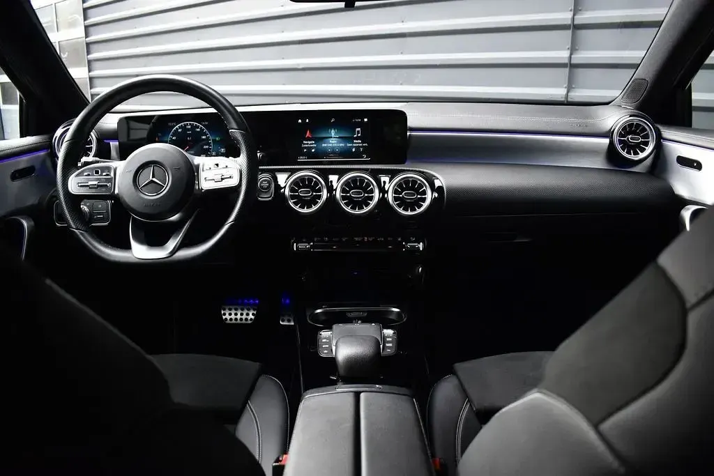 Gebraucht Mercedes A250 AMG line 218 PS (160 kW) 2021 Schwarz Limousine