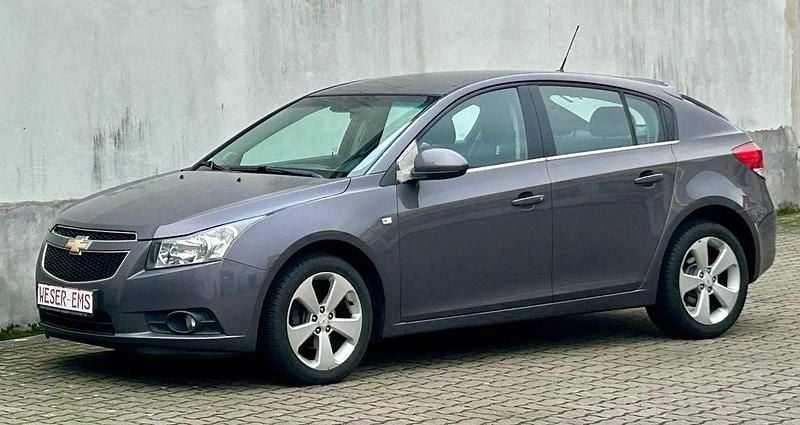 Grau Gebraucht 2012 Chevrolet Cruze LTZ Limousine | 2.925 € (Superpreis) - Bild 1/4