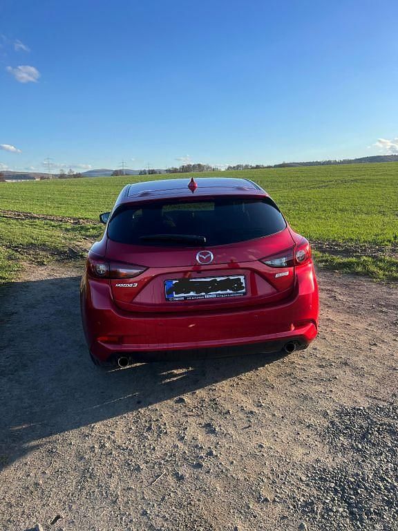 Gebraucht Mazda 3 Exclusive-Line 120 PS (88 kW) 2017 Rot Limousine