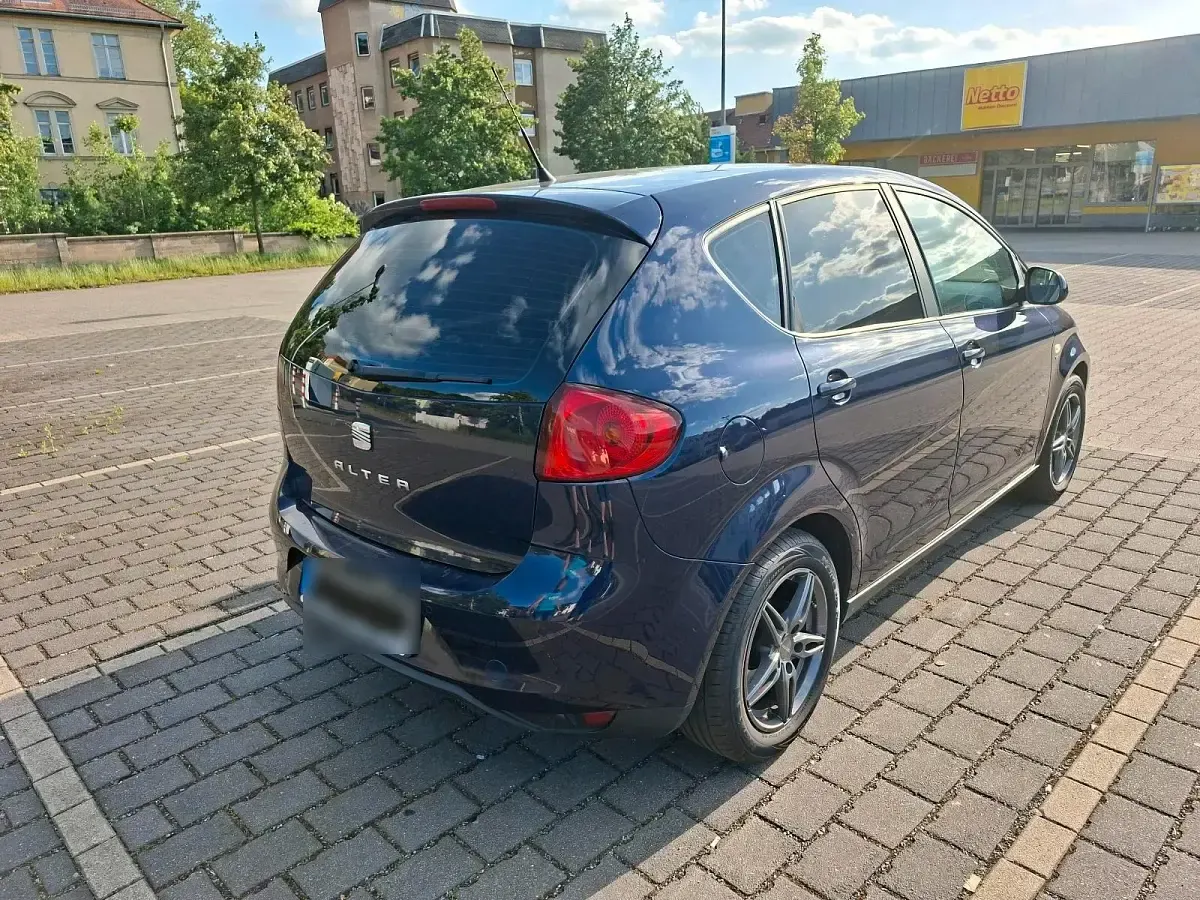 Gebraucht Seat Altea 125 PS (91 kW) 2012 Blau Limousine