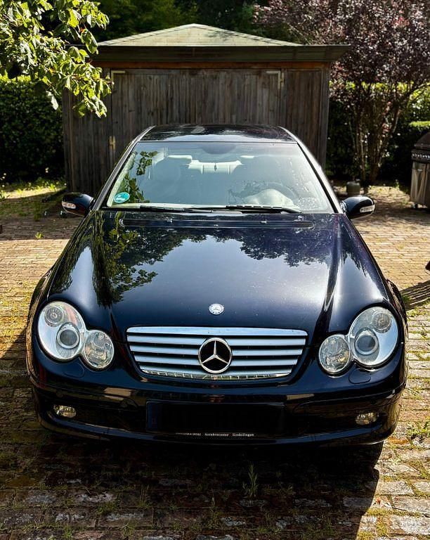 Blau Gebraucht 2004 Mercedes C180 Coupé | 2.899 € (Fairer Preis) - Bild 1/4
