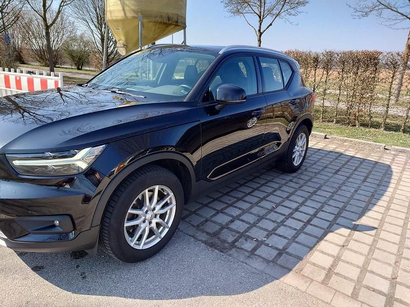 Second-hand Volvo XC40 190 CP (139 kW) 2018 Negru SUV