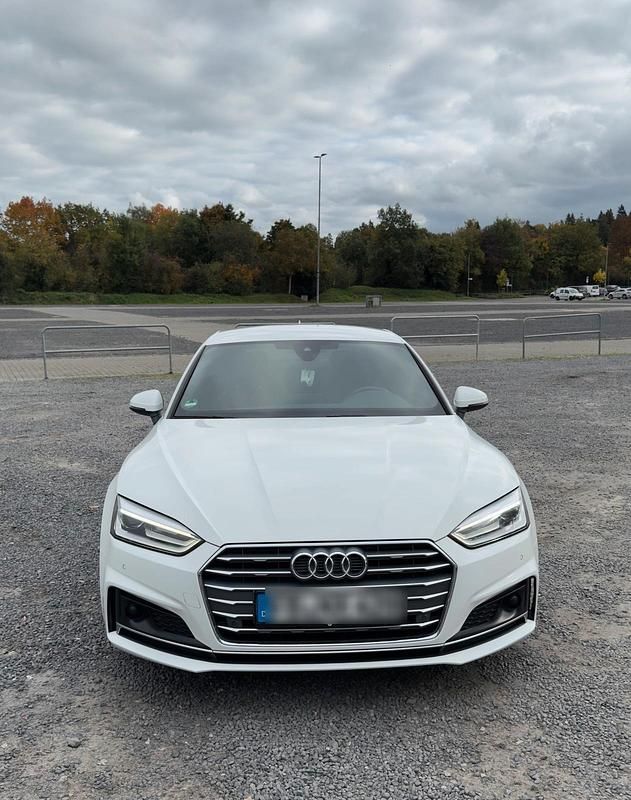 Weiß Gebraucht 2019 Audi A5 Sportback S-Line Kleinwagen | 20.999 € (Superpreis) - Bild 1/4