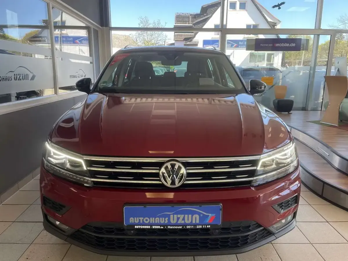 Gebraucht VW Tiguan IQ Drive 150 PS (110 kW) 2019 Ruby red SUV