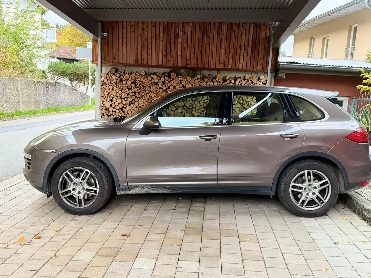Gebraucht Porsche Cayenne 245 PS (180 kW) 2012 Braun SUV