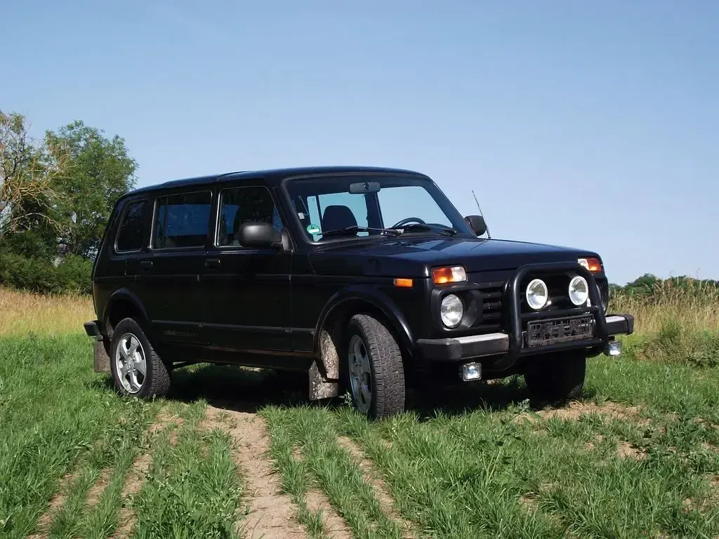 Gebraucht Lada niva 83 PS (61 kW) 2017 Schwarz SUV