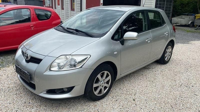 Silber Gebraucht 2007 Toyota Auris Limousine | 2.990 € (Guter Preis) - Bild 1/4