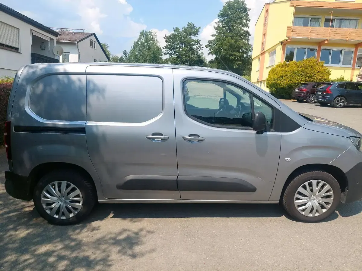 Gebraucht Peugeot Partner Premium 99 PS (72 kW) 2019 Grau Van / Kleinbus