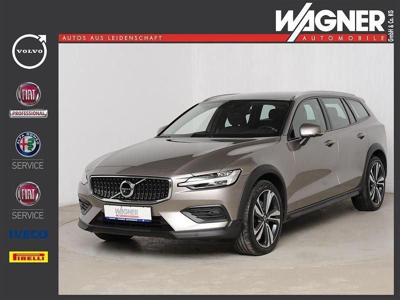 Gebraucht Volvo V60 CC Pro 197 PS (144 kW) 2022 Pebble grey metallic Kombi
