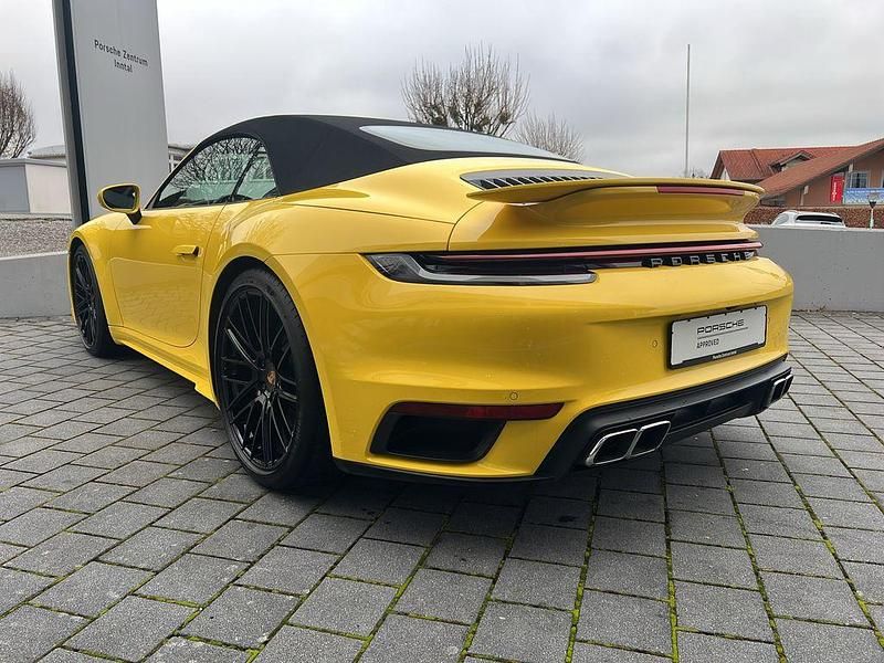 Gebraucht Porsche 992 581 PS (427 kW) 2020 Racinggelb Cabrio