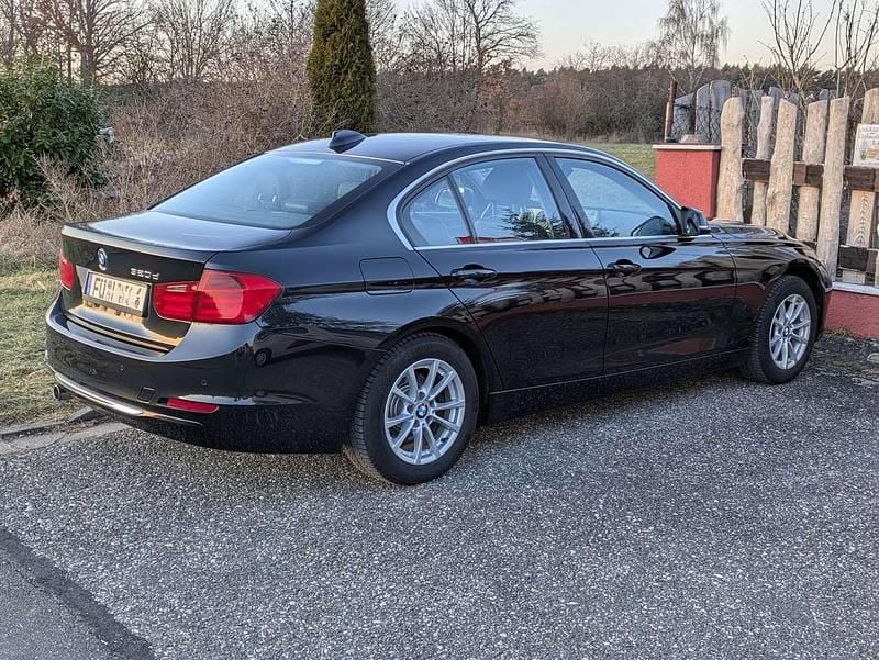 Schwarz Gebraucht 2013 BMW 320 Luxury Line Limousine | 10.500 € (Guter Preis) - Bild 1/4